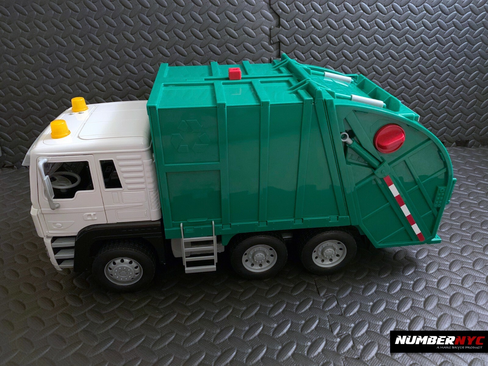 battat garbage truck