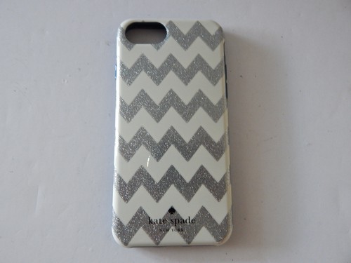 Kate Spade Hartschalen Schutzhülle für iPhone 8/7 Chevron Glitzer Silber/Marine - Bild 4 von 10