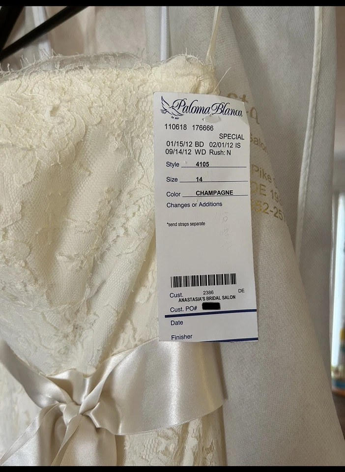 Novo vestido de noiva Paloma Blanca linha A champanhe tamanho 14 - Imagem 2 de 4