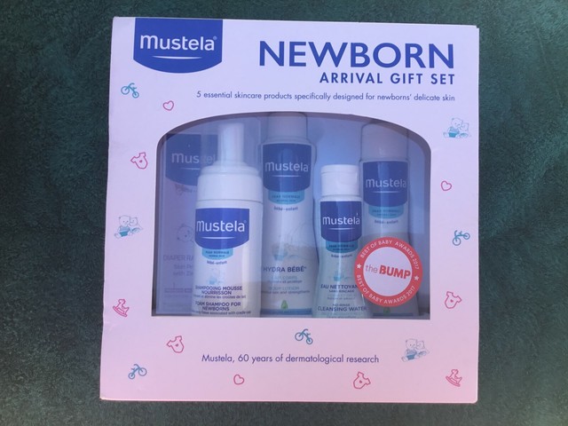mustela newborn arrival gift set