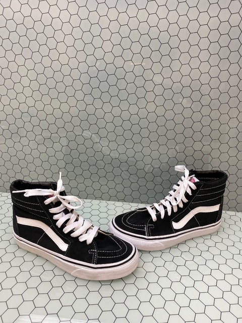 black authentic vans size 6