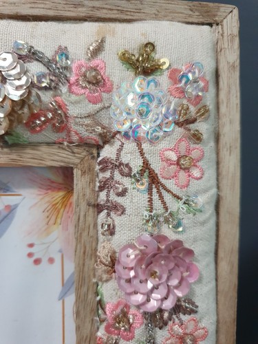 Cornice portafoto Noor - e - Noire farfalla fiori paillettes perline casetta - Foto 8 di 17