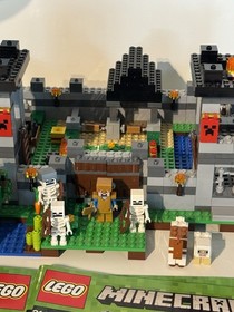 LEGO Minecraft: The Fortress 21127 Used 99.5% Complete set! and manuals