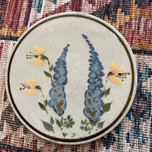 Floral Pottery Wall Hanging 7 3/4" Trivet Signed Sullivans - Picture 1 of 10