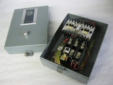 Arrancador de motor de marcha atrás Allen-Bradley 505-TAA, 3 polos, tamaño 00, bobinas 240V