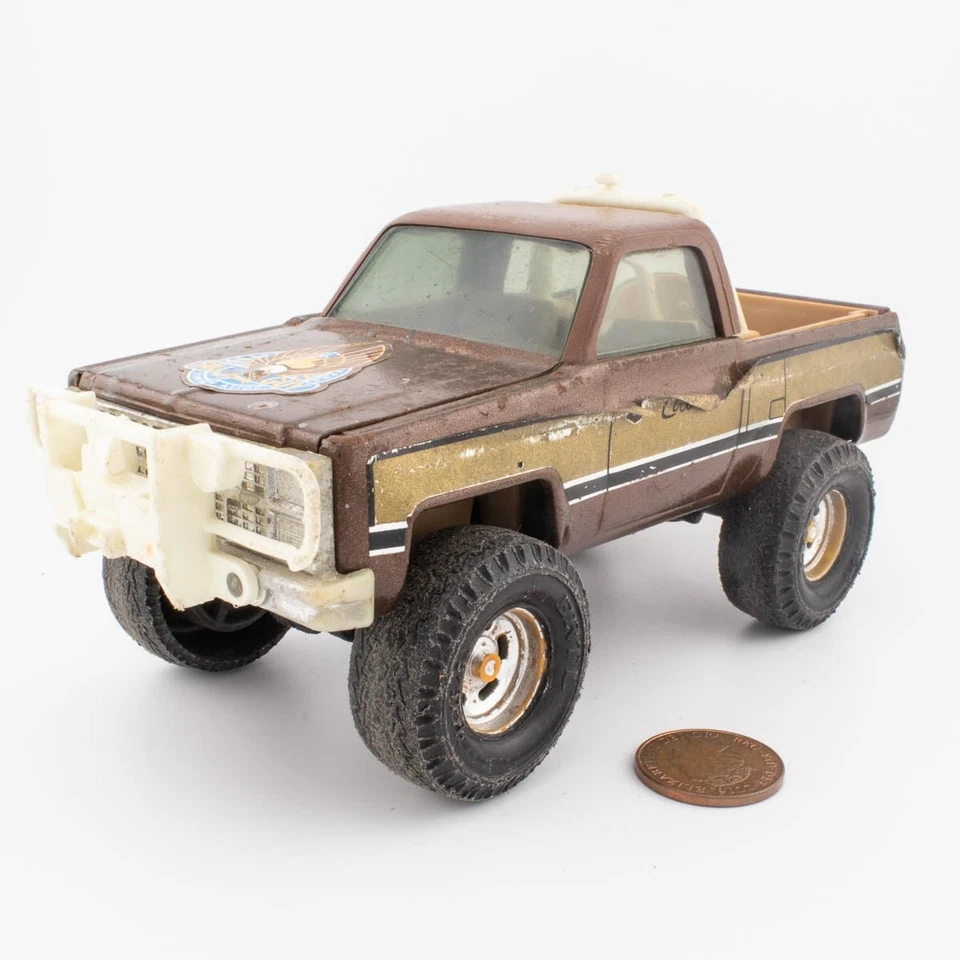 Camioneta pickup GMC Colt Seavers 1987 vintage ERTL 1/25 acero prensado Fall Guy Foto 2 de 4