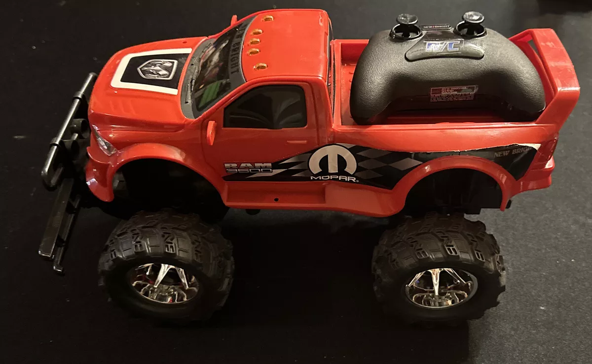New Bright RC Trucks 1 14 Radio Control RAM 3500 heavy Duty MOPAR RED WORKS