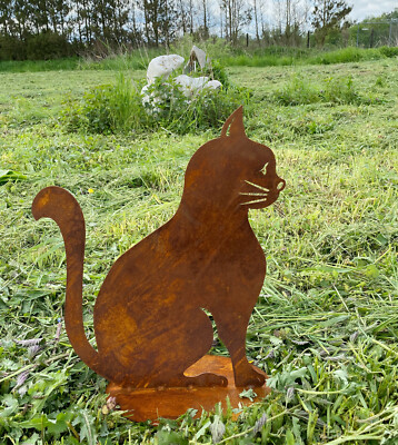 Gartenfigur Katze Lotta – Sitzende Metallkatze Mit Edelrost, 40x35 Cm, Auf Bodenplatte