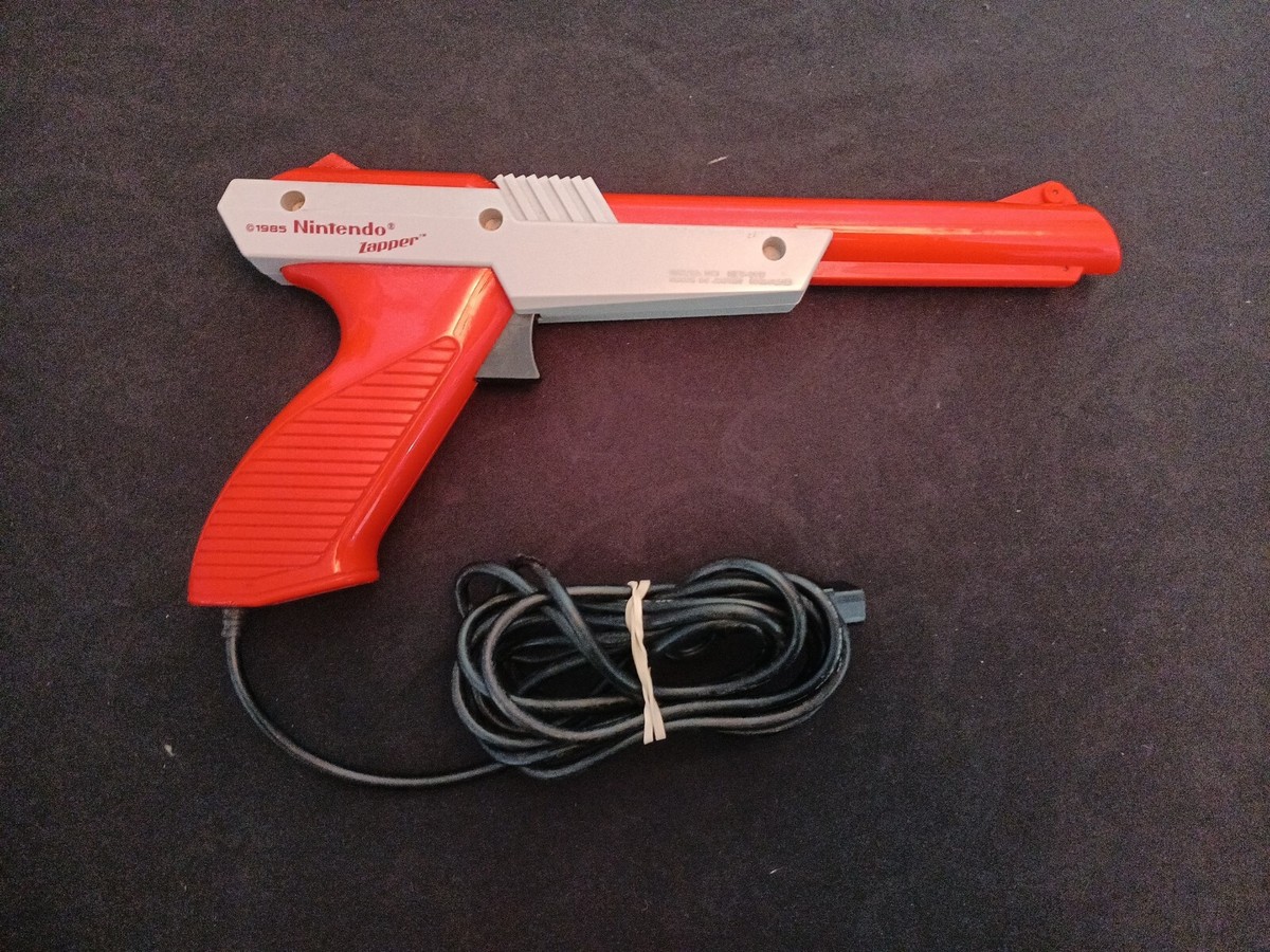 海外限定 '1985 NES Zapper Nintendo Vintage 1985 Nintendo NES ZAPPER LIGHT GUN For Duck Hunt