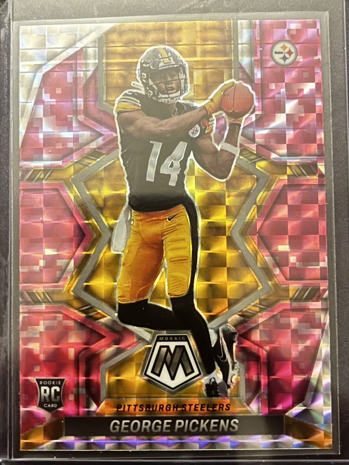 2022 Panini Mosaic George Pickens RC Camo Pink Prizm #318 Steelers NFL Football