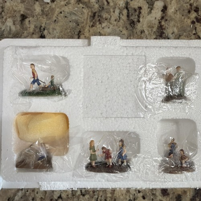 #ad Hawthorne Village: Set of 5 various Village people #91221 packed in Styro pack $29.69
