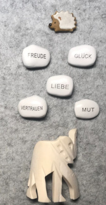 G e f ü h l s - und    G l ü c k s - W a h r z e i c h e n ,  klein + handlich !