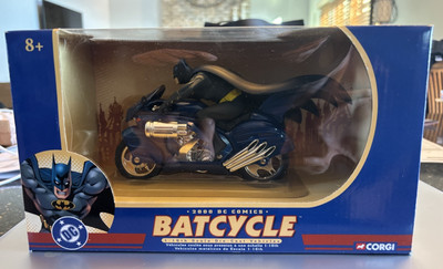 2000 CORGI DC COMICS Classics Batman w/Blue Batcycle #77404- 1:16 DIE CAST NIB
