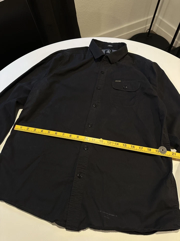 Men's Volcom Black Long Sleeve Button Up Size Large - Image 3 of 4