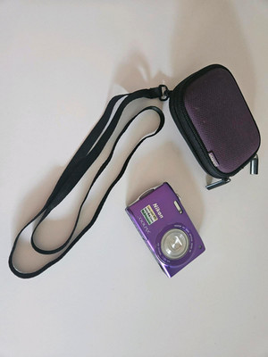 Nikon COOLPIX S3300 16,0 MP Digitalkamera in Violett Lila