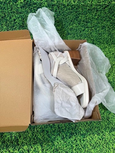 NEW-Clarks Jaylan Ray Buckles Sandals Off White- Women 6.5M - Picture 9 of 10