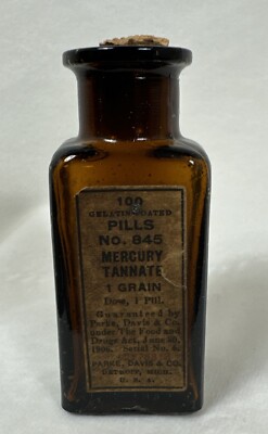 VTG WOODBRIDGE TREATMENT PILLS PARKE DAVIS & CO ORIGINAL LABEL Medical Bottle