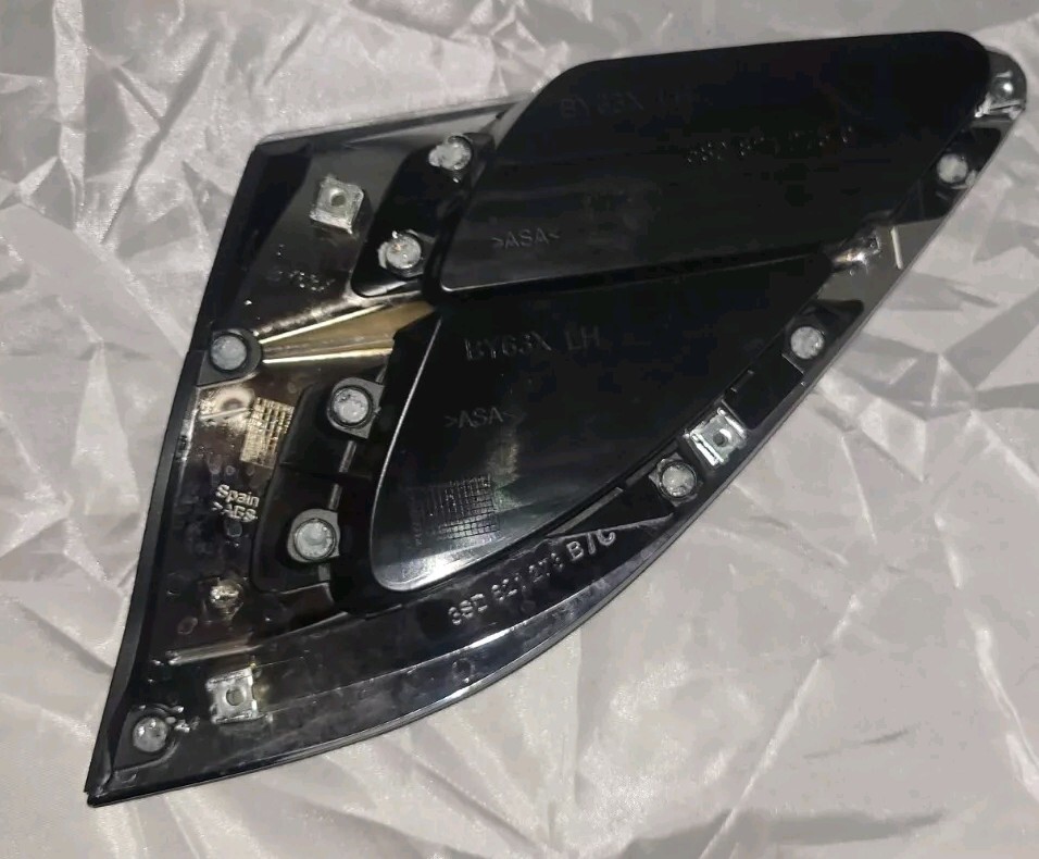 2018-2022 Bentley Continental Left Side Vent Grille Grill 3SD821273C OEM