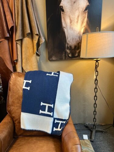 H Monogram Blanket- Cashmere Wool - Picture 2 of 2