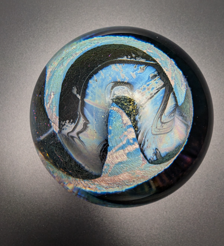 Signed 1985 Robert Eickholt Iridescent Blue White Earth Art Glass Paperweight - Picture 6 of 10