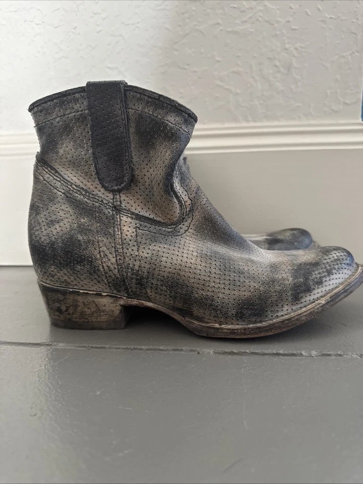 Botas de tornozelo femininas Corral couro perfurado desgastado 8 cinza boho festival - Imagem 2 de 2