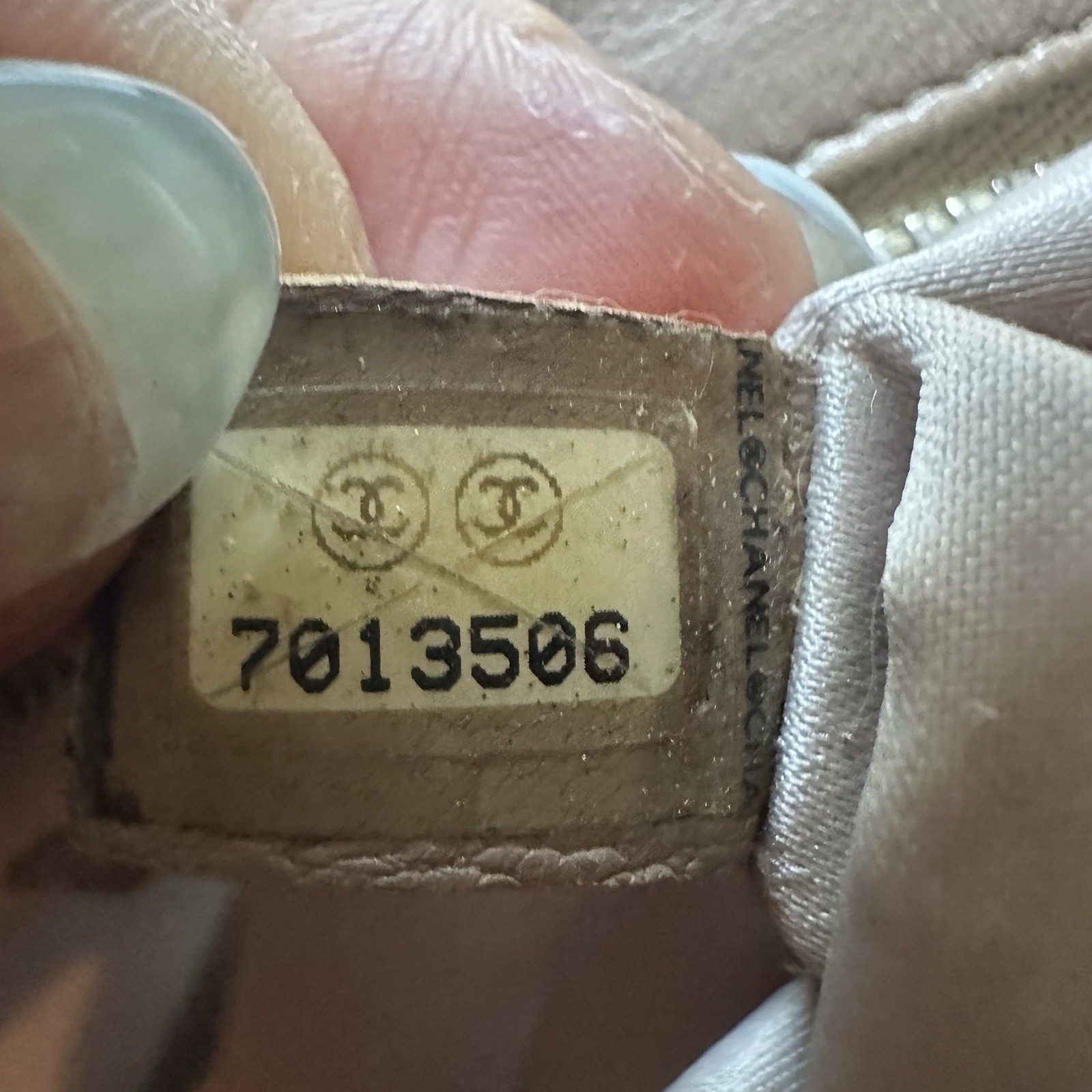 CHANEL 100% AUTHENTIC Beige Grid Pattern Travel L… - image 11