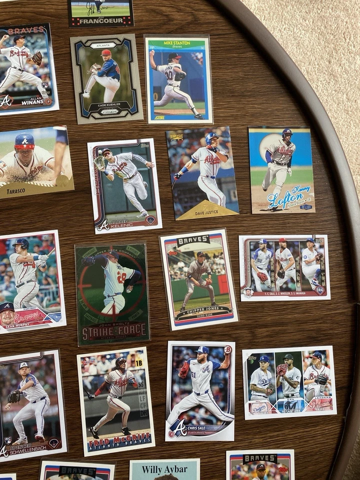 Lote de 50 tarjetas del equipo Atlanta Braves MLB tarjetas de béisbol estrellas a granel insertos de novatos Foto 4 de 4