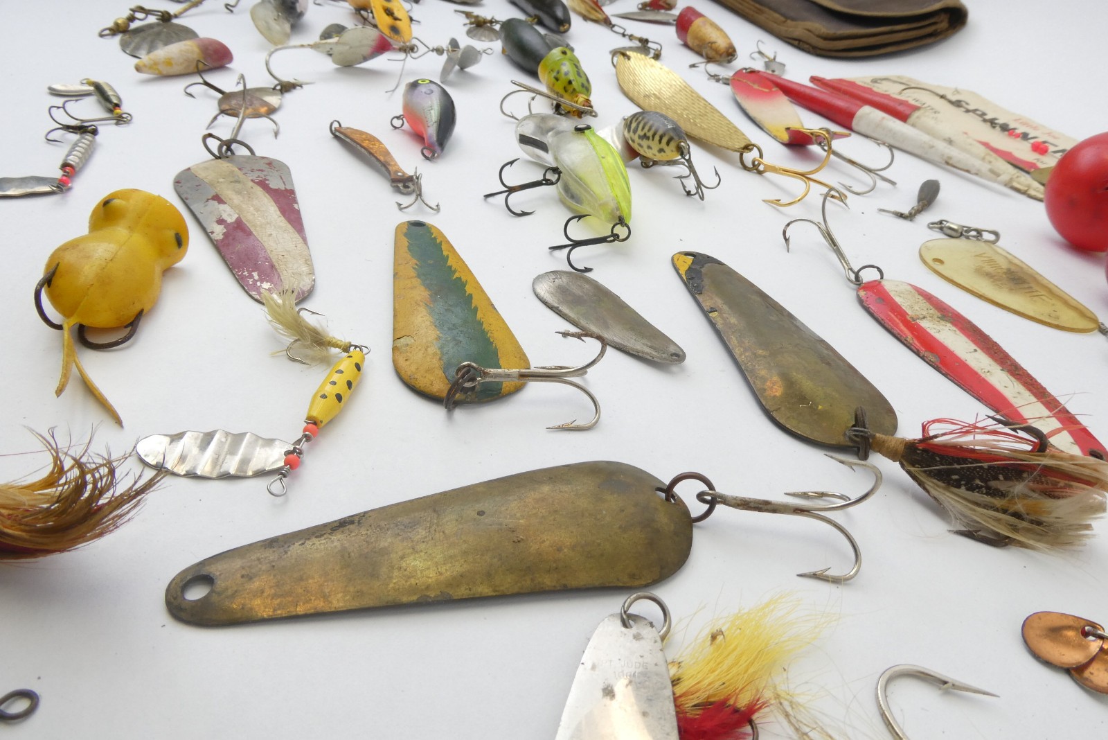 Vintage Fishing Lure & Tackle Lot Spinners Spoons Floats Hooks Pouch Parts Mixed - Image 13