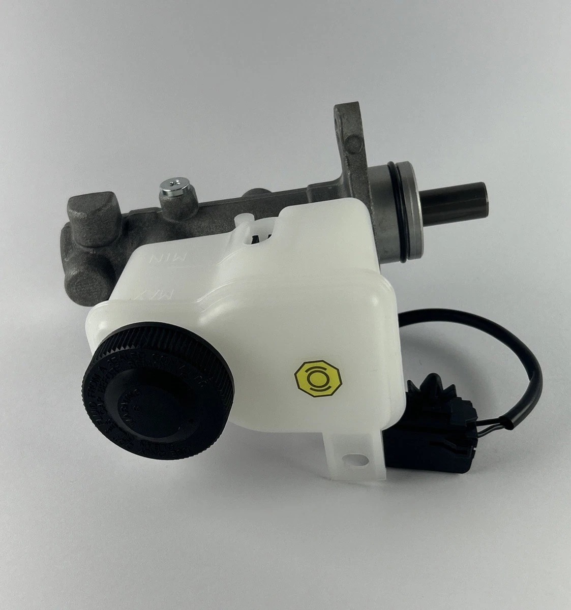 Carquest Wearever MCA390109 Brake Master Cylinder With Reservoir 0.938 Bore photo 4