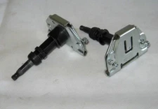 Land Rover Defender 90, 110, TD5 Pair of Wiper Spindles DKU500010