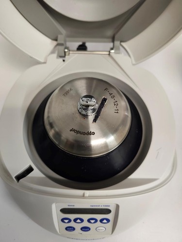 Eppendorf 5452 MiniSpin Micro 110 Volt Centrifuge w/ F45-12-11 Rotor & Lid, Warr - Picture 2 of 6