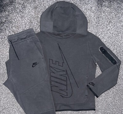 Nike Tech Fleece Trainingsanzug Limited Edition Kinder Größe M/L Alter 10-13 Jahre Guter Zustand