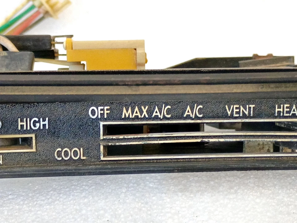 Control de clima de temperatura y aire acondicionado 75-80 D100 D150 D200 D300 Foto 3 de 4