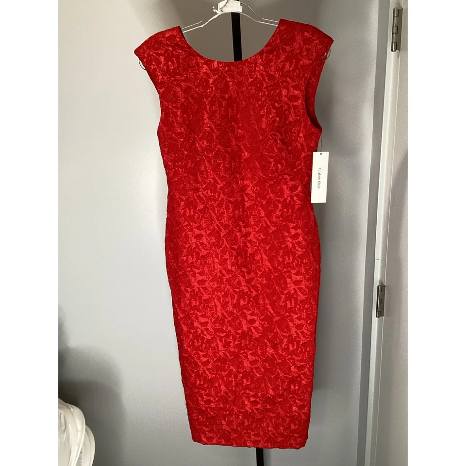 Vestido vaina para mujer Calvin Klein rojo brocado - textura sin mangas talla pequeña 8 Foto 4 de 4