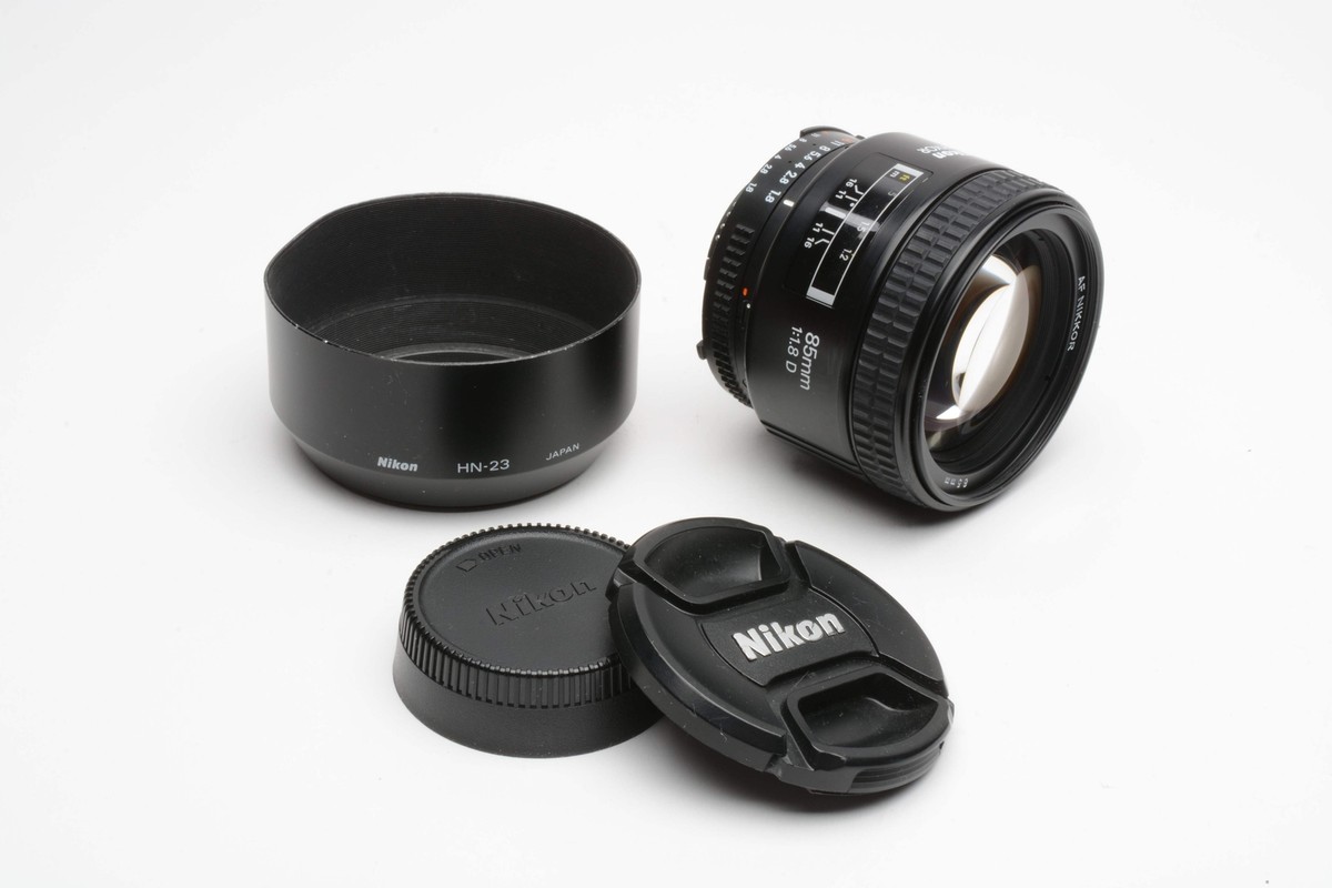 Nikon AF Nikkor 85mm F1.8D portrait lens, caps, clean and