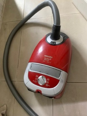 Miele Cat&Dog 300-2200w Staubsauger Bodenstaubsauger rot funktioniert gut