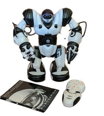 WowWee Robosapien Spielzeug-Roboter mit Fernbedienung, weiß-schwarz