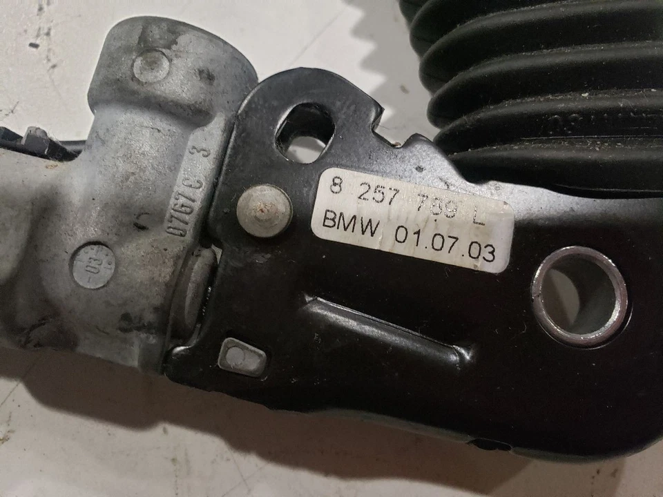 Hebilla del cinturón de seguridad delantero izquierdo - BMW 330XI E46 2004 sedán - 01-06 OEM 8257789 Foto 4 de 4