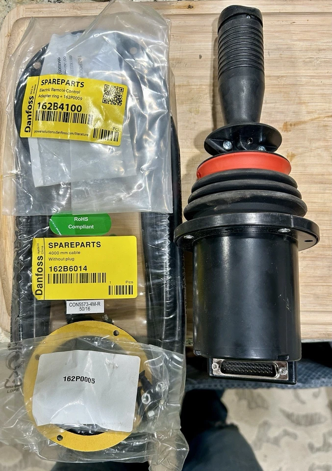 NUEVO FABRICANTE DE EQUIPOS ORIGINALES DANFOSS 162F1300 Controlador Joystick Derecho Programable con Kit Foto 3 de 3
