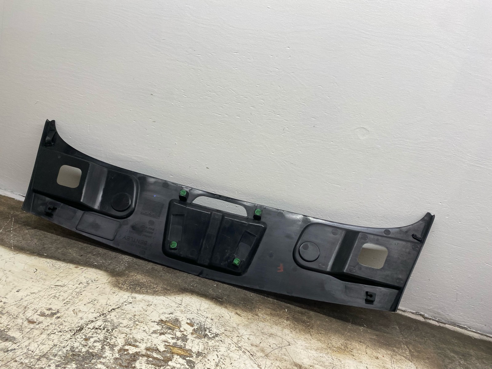 2010-2020 BENTLEY MULSANNE FRONT RADIATOR HOOD BONNET LATCH LOCK PANEL 3Y0823187