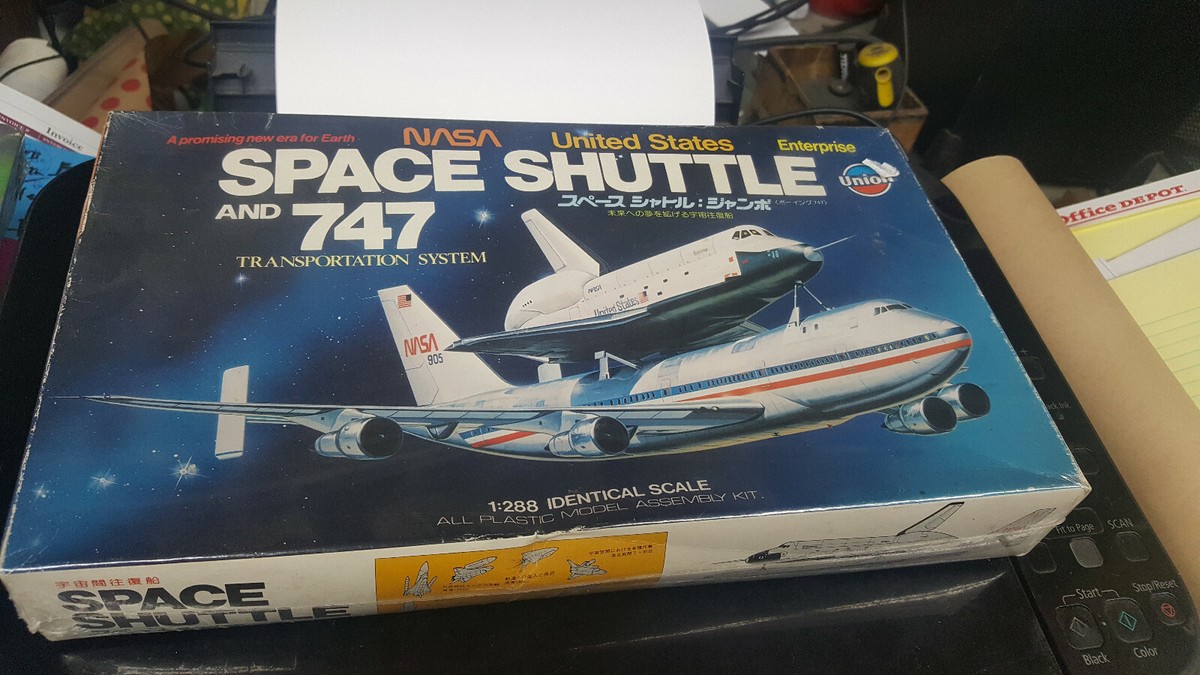 Union Space Shuttle/747 plastic model 1/288 scale