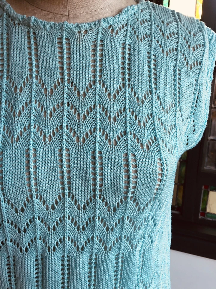 VINTAGE RODEE 1970S SIZE 10 LIGHT BLUE KNIT VEST TUNIC TOP SASH NECK ENGLAND  - Image 4 of 4