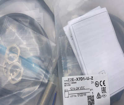 OMRON E2E-X7D1-U-Z Proximity Sensors E2EX7D1UZ New In Box Fast Shipping 1PC