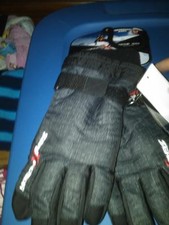 NWT 30 BOYS ZEROXPOSUR BLACK PERFORMANCE GLOVES THINSULATE YOUTH SMALL-MEDIUM