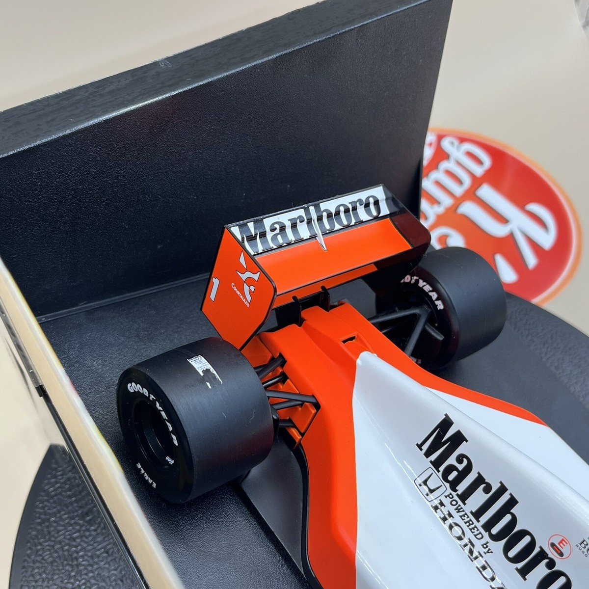 MINICHAMPS 1/18 McLaren Honda MP4/7 1992 Senna #1 Marlboro MINICHAMPS 1/18 McLaren Honda MP4/7 1992 Senna #1 Marlboro