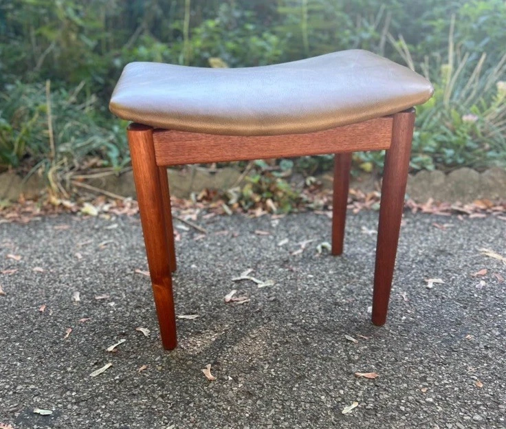 Banco taburete otomano sueco de teca moderno danés de colección Nils Jonnson restaurado Foto 2 de 4