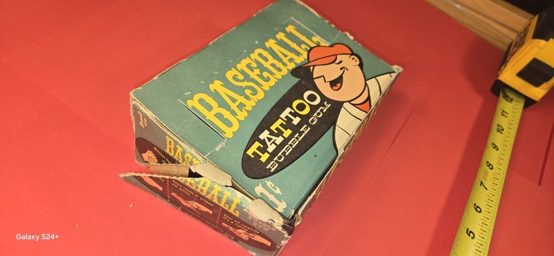 EMPTY 1960 TOPPS TATTOO PACK DEALER DISPLAY BOX LOW GRADE NO CARDS RARE! *TPHLC