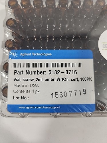2 - 5182-0716 Vial, screw top, amber Agilent 2 mL HPLC Vial - Picture 2 of 3