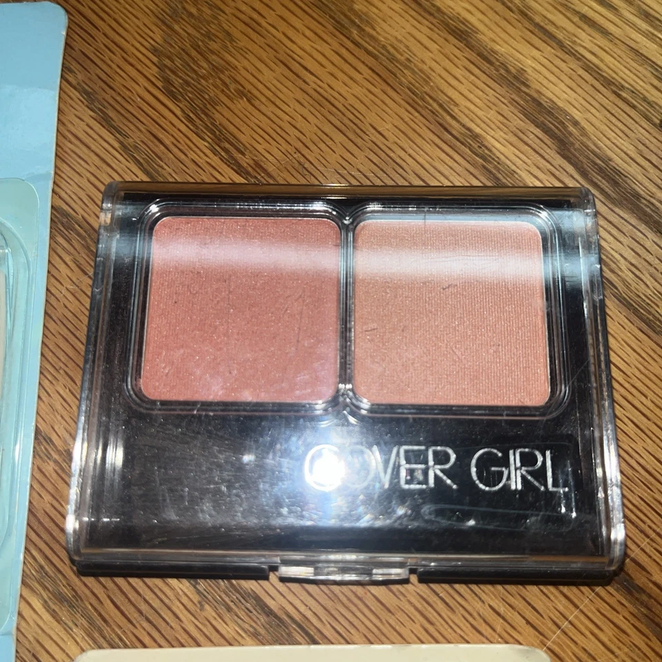 Vintage NOS COVERGIRL Maybelline COLLECTION - Image 4 of 4