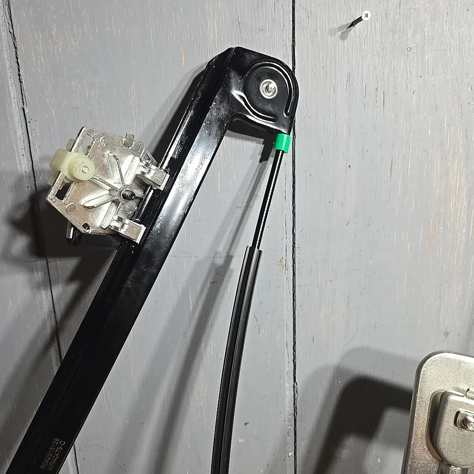 Front Left Driver Power Window Regulator w/Motor for BMW E39 525i 528i 530i 540i - Image 2 of 4